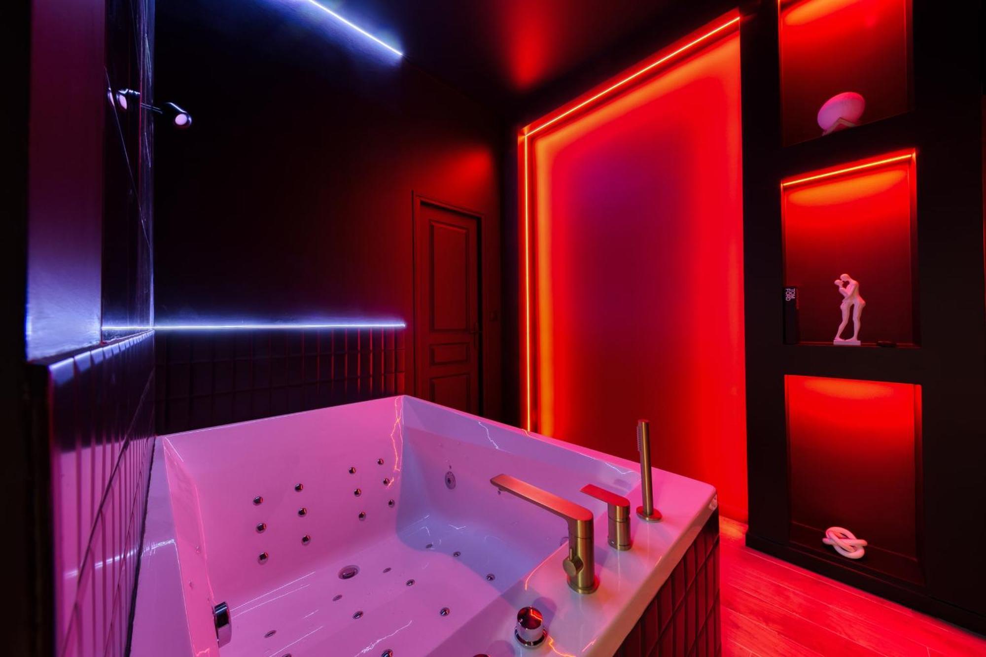 Suite Deluxe - Jacuzzi Melun Kültér fotó