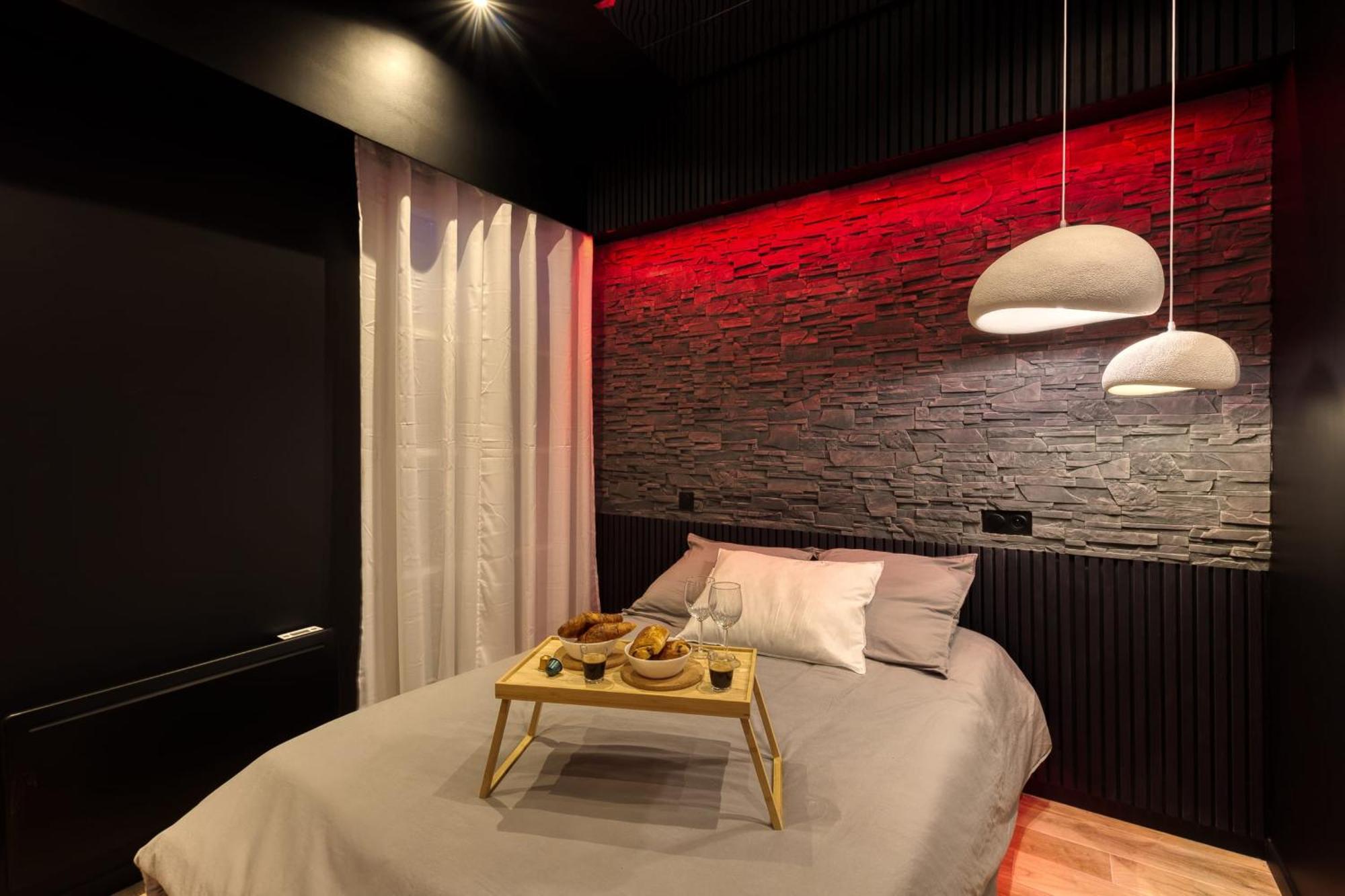 Suite Deluxe - Jacuzzi Melun Kültér fotó