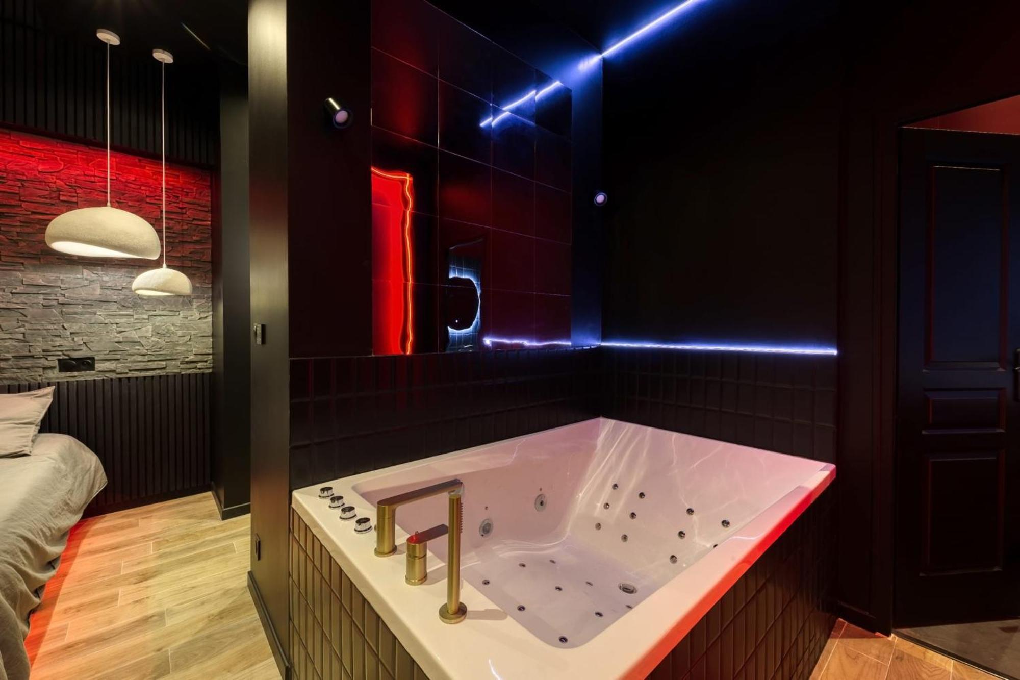 Suite Deluxe - Jacuzzi Melun Kültér fotó